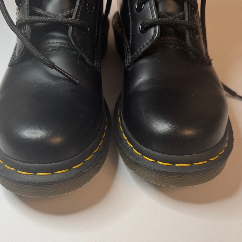 Dr. Martens 1460 Black Smooth Leather Boots Women’s 7 Minimal Wear - Picture 3 of 5